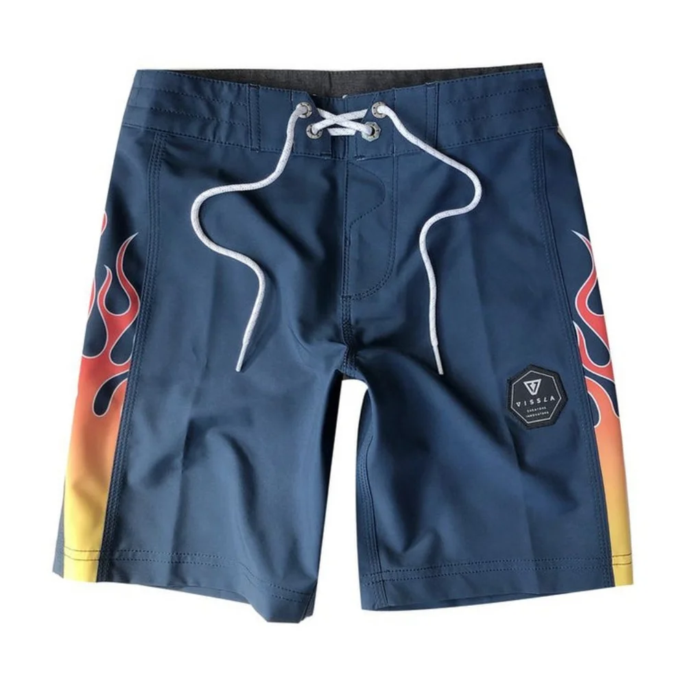 VISSLA TRIMLINE FIRE 17" BOYS BOARDSHORT. Size 8